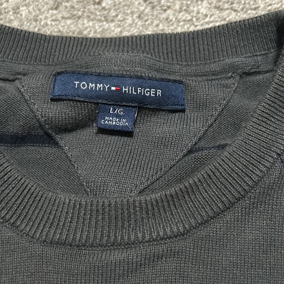 Vintage Tommy Hilfiger Sweatshirt - Picture 2 of 3